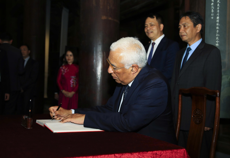 European Council President António Costa visits Temple of Literature -4