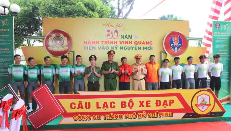 Công an TP Hồ Chí Minh kỷ niệm 80 năm lực lượng CSGT và ra mắt CLB Xe đạp chuyên nghiệp -0