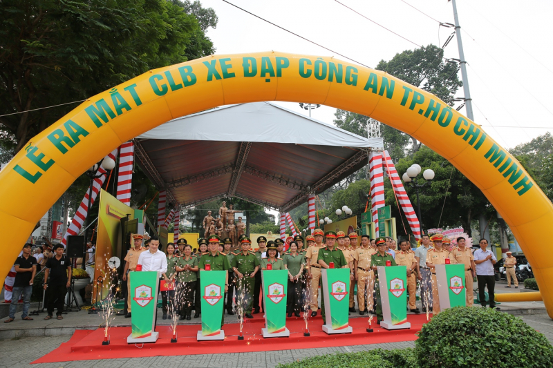 Công an TP Hồ Chí Minh kỷ niệm 80 năm lực lượng CSGT và ra mắt CLB Xe đạp chuyên nghiệp -3