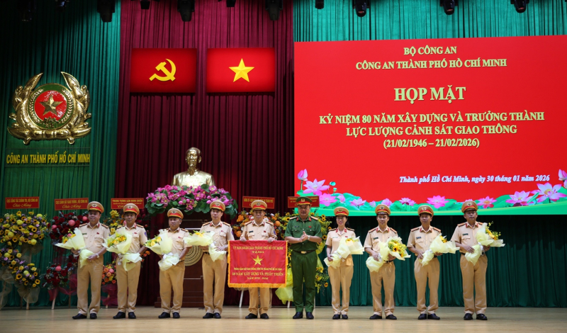 Công an TP Hồ Chí Minh kỷ niệm 80 năm lực lượng CSGT và ra mắt CLB Xe đạp chuyên nghiệp -4