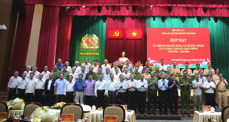 Công an TP Hồ Chí Minh kỷ niệm 80 năm lực lượng CSGT và ra mắt CLB Xe đạp chuyên nghiệp -6