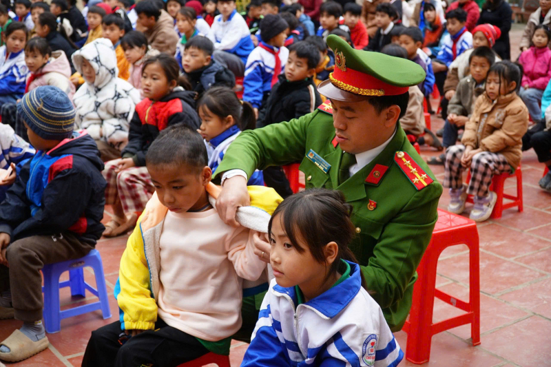 Học viện CSND trao tặng 600 triệu đồng ủng ủng hộ người dân và chiến sĩ Công an tại Cao Bằng -0