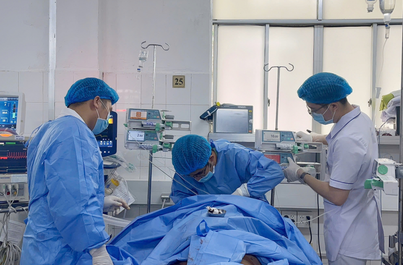 Cứu sống bệnh nhân “thập tử nhất sinh” bằng kỹ thuật hiện đại nhất -0