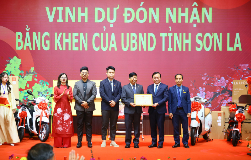 Tập đoàn Phượng Hoàng ghi dấu ấn trong công tác an sinh xã hội năm 2025 -0