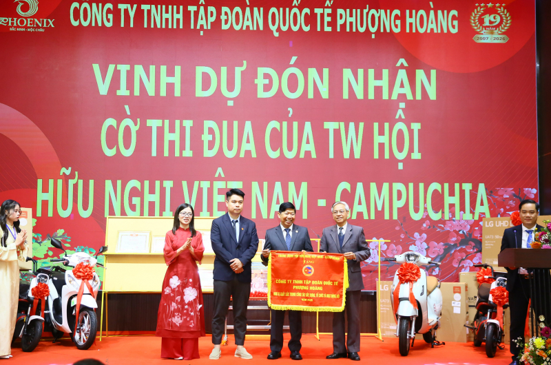 Tập đoàn Phượng Hoàng ghi dấu ấn trong công tác an sinh xã hội năm 2025 -0