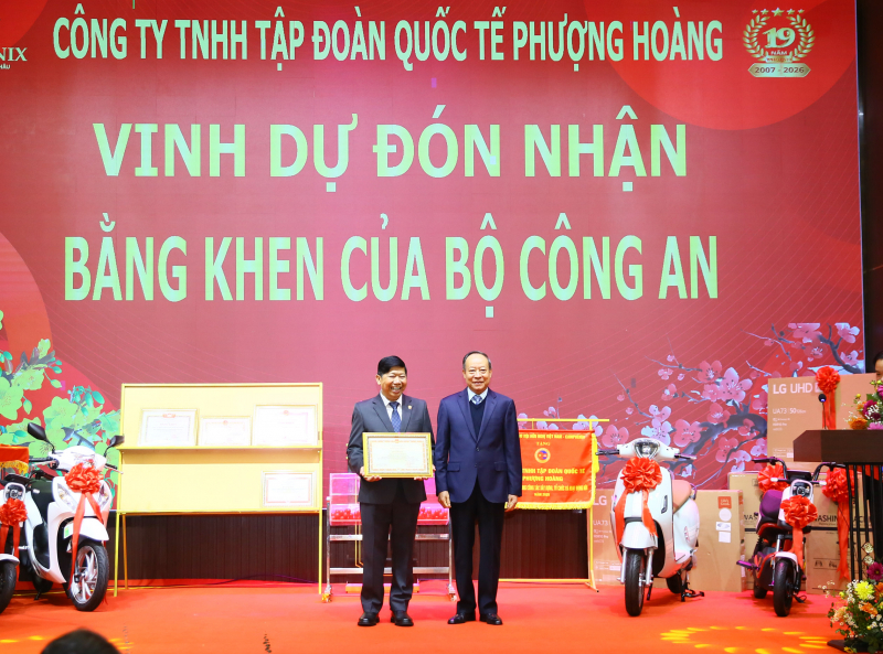 Tập đoàn Phượng Hoàng ghi dấu ấn trong công tác an sinh xã hội năm 2025 -0