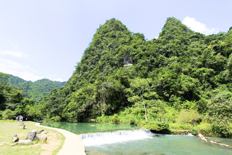 su-i lê nin, núi các mác t-i khu di tích qu-c gia d-c bi-t pác bó. -nh h-ng di-m.jpg -0