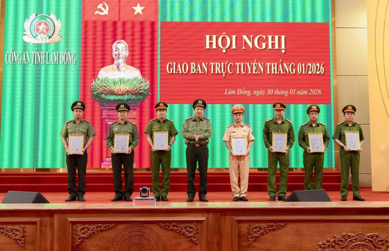 Bộ Công an thưởng nóng các tập thể Công an tỉnh Lâm Đồng lập thành tích xuất sắc -0
