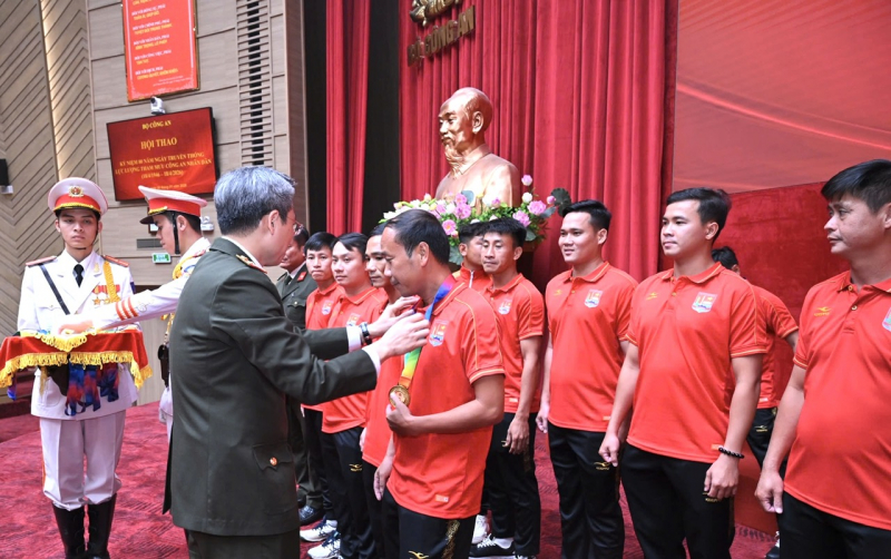 Bế mạc Hội thao kỷ niệm 80 năm Ngày truyền thống lực lượng Tham mưu Công an nhân dân -0