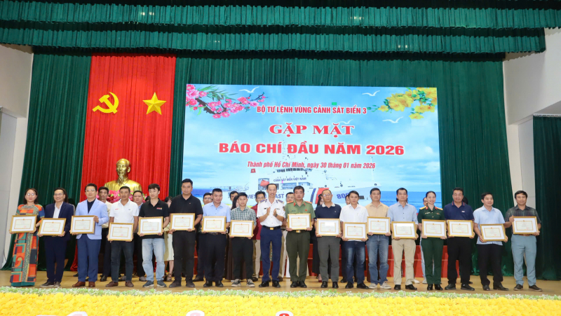BTL Vùng Cảnh sát biển 3 gặp mặt báo chí: Lan tỏa tinh thần hướng về biển, đảo quê hương -0