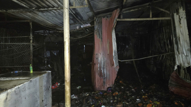 17 kiot tại chợ Dành ở Hưng Yên bị thiêu rụi -0