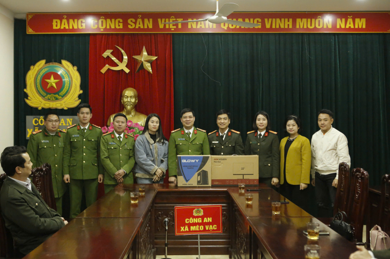 Trường Cao đẳng ANND I tặng quà cho học sinh và Công an xã biên giới Hà Giang -0