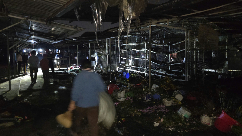 17 kiot tại chợ Dành ở Hưng Yên bị thiêu rụi -2