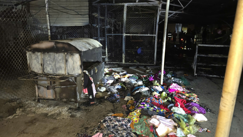 17 kiot tại chợ Dành ở Hưng Yên bị thiêu rụi -0