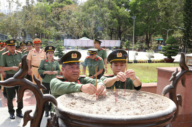 Hành trình về “địa chỉ đỏ” bồi đắp lý tưởng, dấn thân vì an ninh Tổ quốc -0