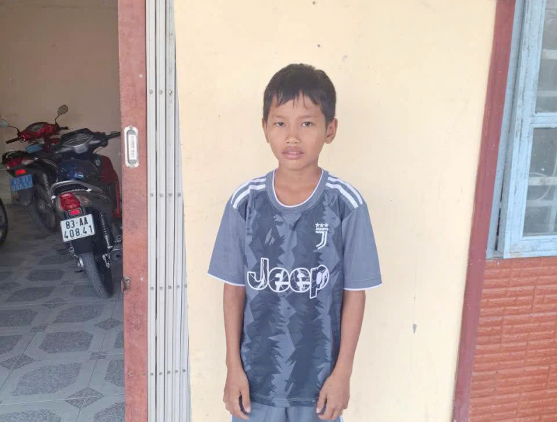 Tìm người thân cho bé tra đi lạc từ Cà Mau lên Cần Thơ  -0