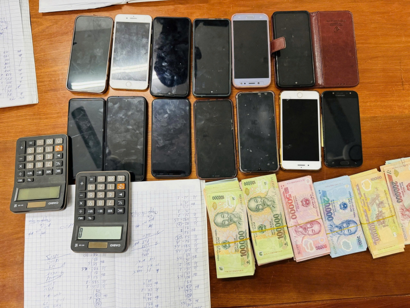 Triệt xóa nhóm đánh bạc dưới hình thức số đề mỗi ngày cả trăm triệu đồng -0