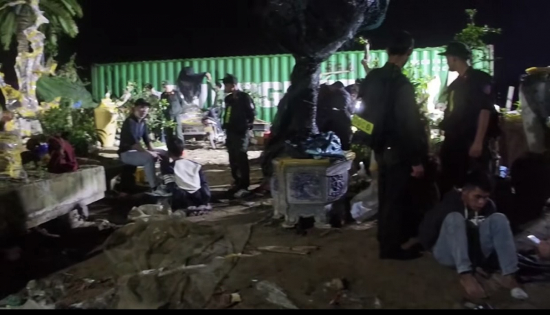 Quảng Ngãi: Chiếm giữ trái phép khu đất hơn 1nghìn m2, xây nhà chòi, có hầm trú, dựng thùng container để làm tụ điểm sử dụng trái phép chất ma túy -0