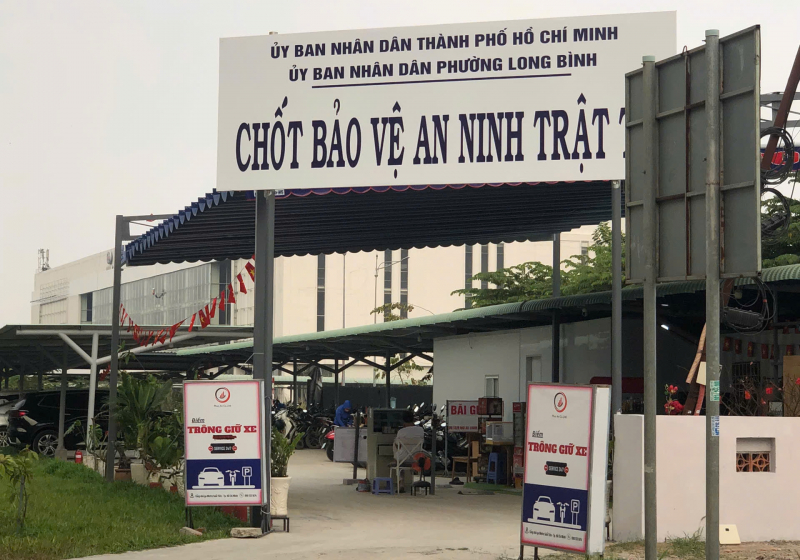 Bãi giữ xe cho khách đi Metro “mọc” trái phép trên đất quảng trường chung chuyển? -0