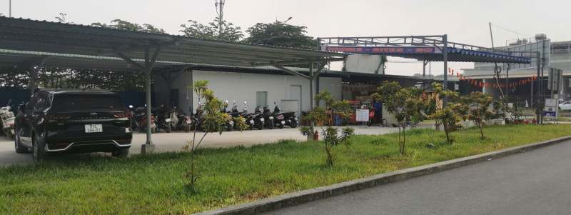 Bãi giữ xe cho khách đi Metro “mọc” trái phép trên đất quảng trường chung chuyển? -0