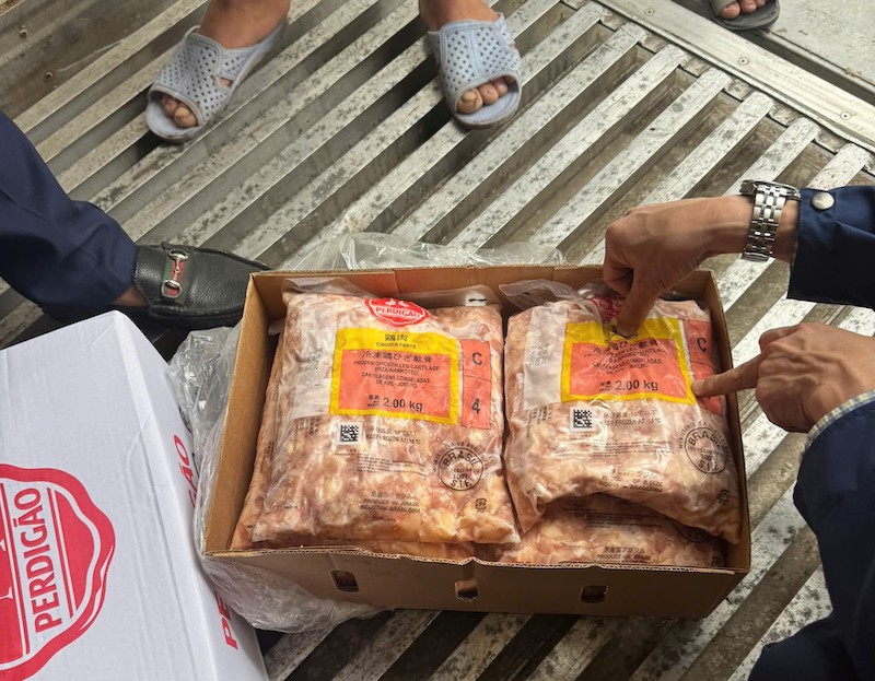 Hơn 12 tấn hàng thực phẩm không rõ nguồn gốc bị thu giữ -1