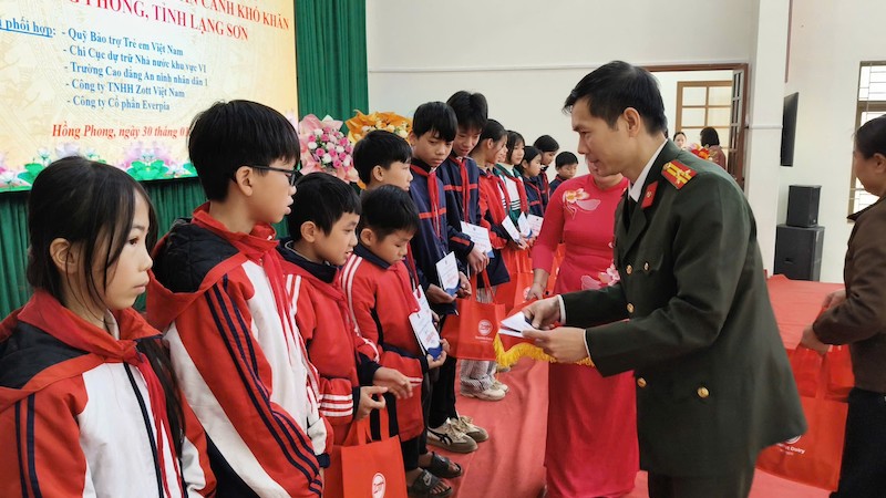 Lan toả hơi ấm vùng biên- hành dộng thiết thực trong phong trào thi đua “Ba Nhất” -2