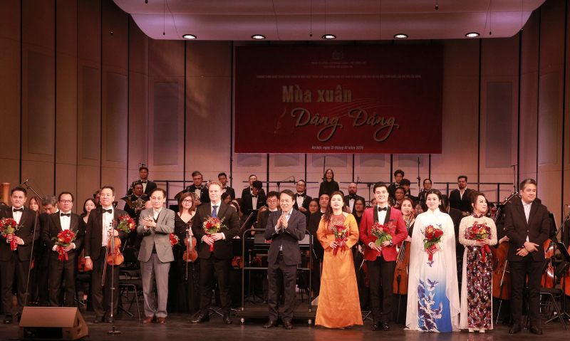 Bản giao hưởng đặc biệt của lực lượng CAND chào mừng Ngày thành lập Đảng -0