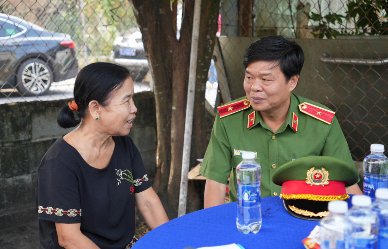 Công an TP Hồ Chí Minh trao nhà tình nghĩa, ấm lòng thân nhân liệt sĩ -1