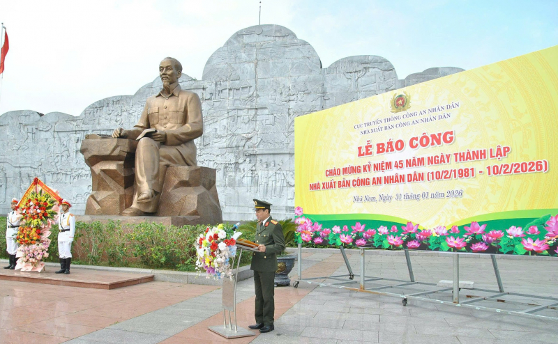 Nhà xuất bản CAND báo công dâng Bác tại Khu lưu niệm Sáu điều Bác Hồ dạy CAND -0