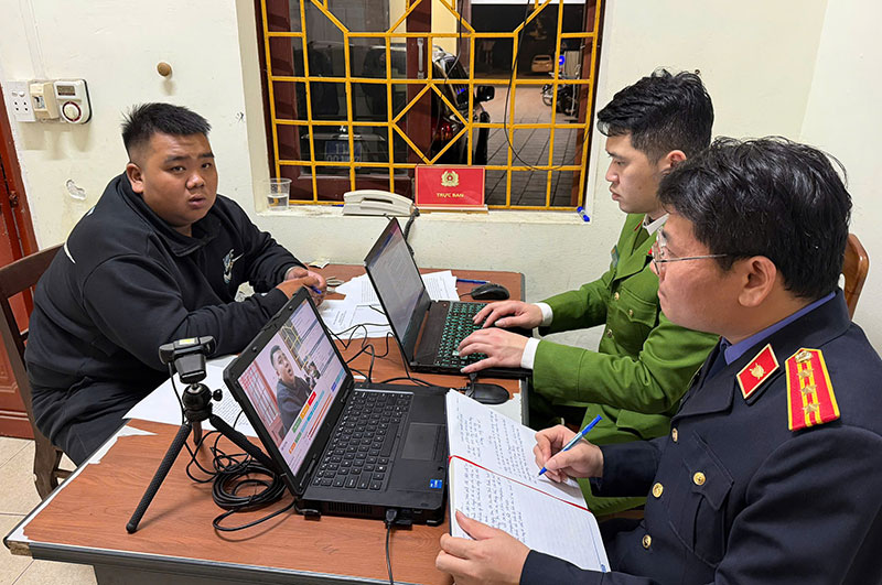 Triệt phá đường dây mua bán người dưới 16 tuổi sang Campuchia -0