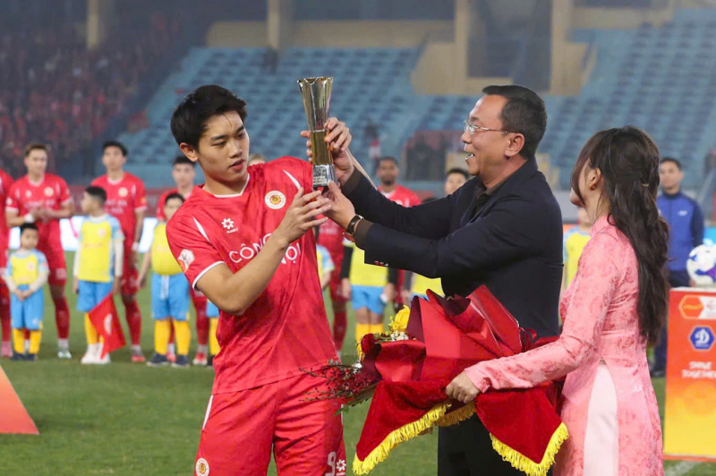CLB Công an Hà Nội ngược dòng đánh bại Ninh Bình, chiếm ngôi đầu bảng V.League -0