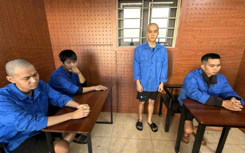 Triệt phá đường dây chuyên chế tạo, mua bán súng quân dụng bán kiếm lời -0