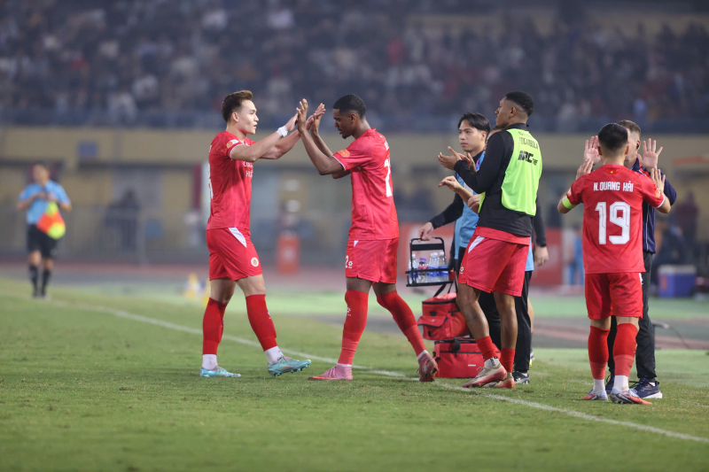 CLB Công an Hà Nội ngược dòng đánh bại Ninh Bình, chiếm ngôi đầu bảng V.League -0