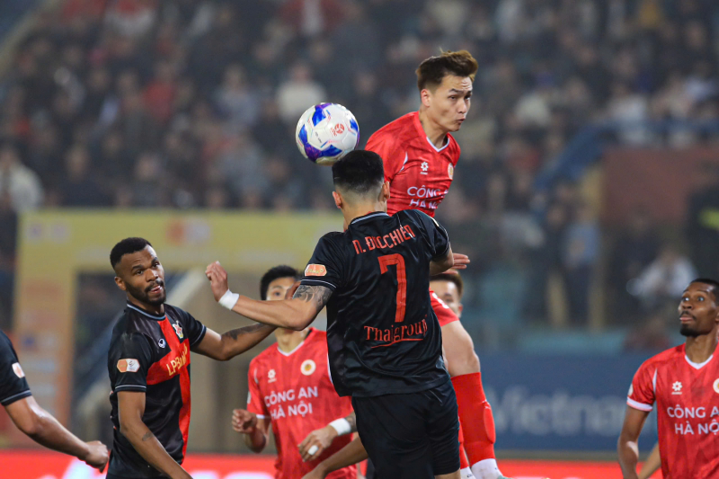 CLB Công an Hà Nội ngược dòng đánh bại Ninh Bình, chiếm ngôi đầu bảng V.League -1