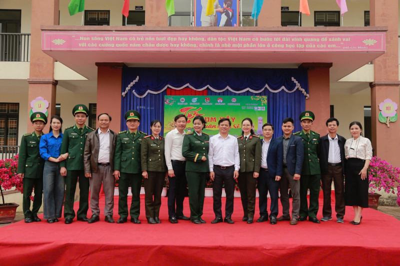 Mang Xuân ấm tới trẻ em và các gia đình khó khăn vùng biên Hà Tĩnh -0