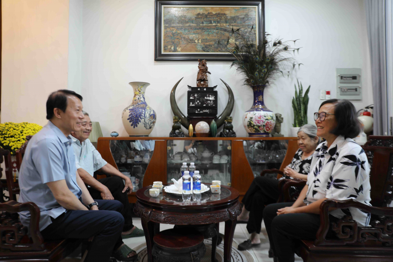 Đại tướng Lương Tam Quang đến thăm và chúc Tết các đồng chí nguyên Bộ trưởng Bộ Công an -0