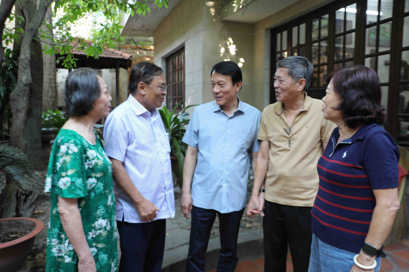 Đại tướng Lương Tam Quang đến thăm và chúc Tết các đồng chí nguyên Bộ trưởng Bộ Công an -0