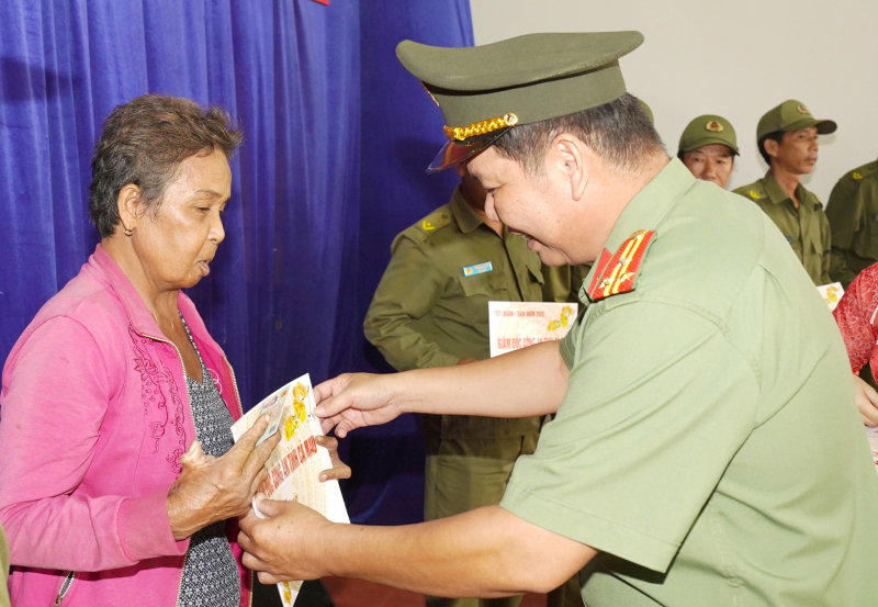 Thắm đượm nghĩa tình Tết Quân – Dân ở nơi địa đầu cực Nam Tổ quốc -0