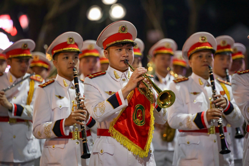 Rộn ràng khúc hát mừng xuân, dâng Đảng trước Tượng đài “CAND vì dân phục vụ” -0