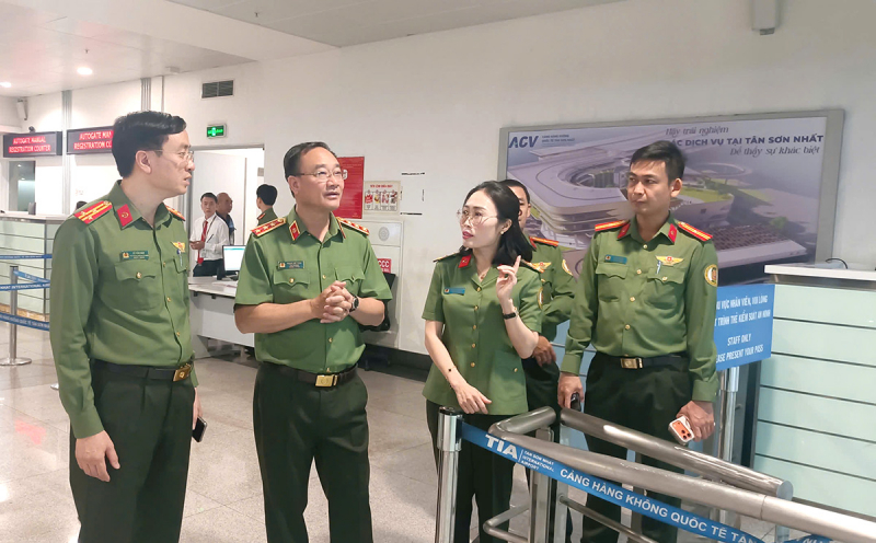 Thứ trưởng Phạm Thế Tùng kiểm tra công tác tại Cảng hàng không Quốc tế Tân Sơn Nhất -0