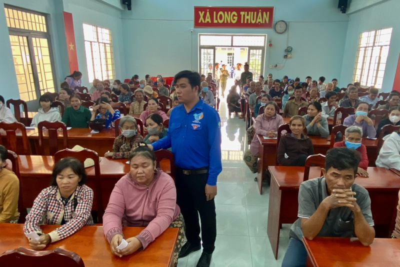 Thượng tướng Lê Tấn Tới tặng 900 phần quà xuân đến với bà con 6 xã biên giới Tây Ninh -0