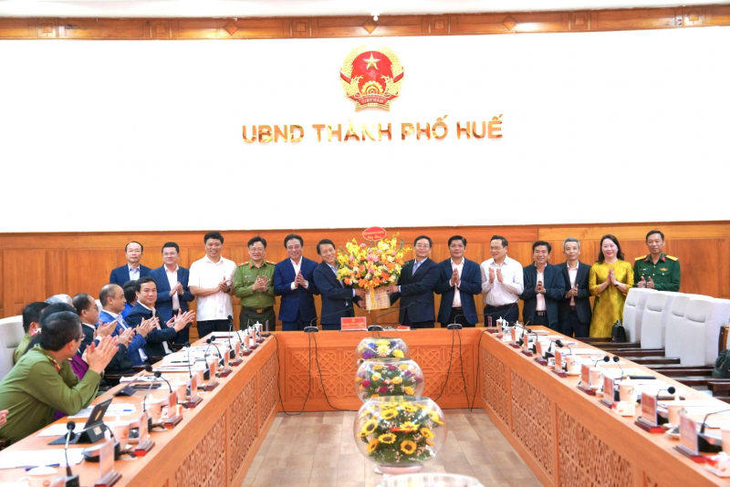 Bộ trưởng Lương Tam Quang giám sát, kiểm tra công tác bầu cử tại TP Huế -0