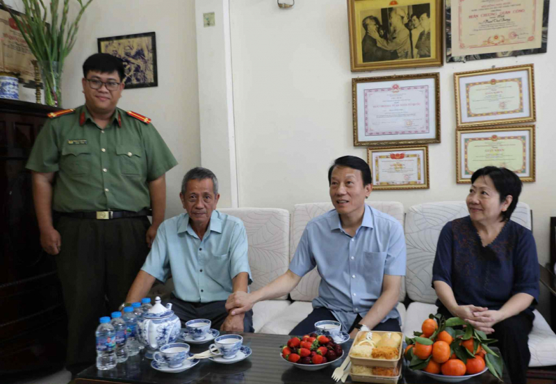 Bộ trưởng Lương Tam Quang thăm và chúc Tết gia đình các đồng chí nguyên lãnh đạo Bộ Công an -0