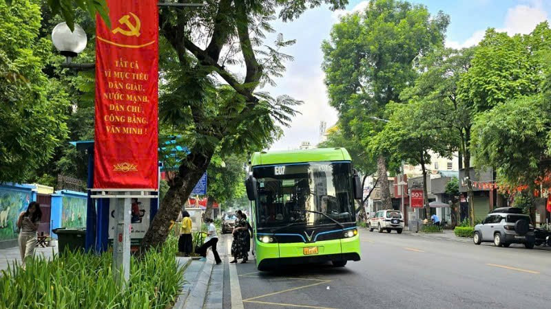 Hà Nội: Tăng cường 360 lượt xe buýt mỗi ngày phục vụ Hội chợ Quốc gia Mùa Xuân 2026 -0