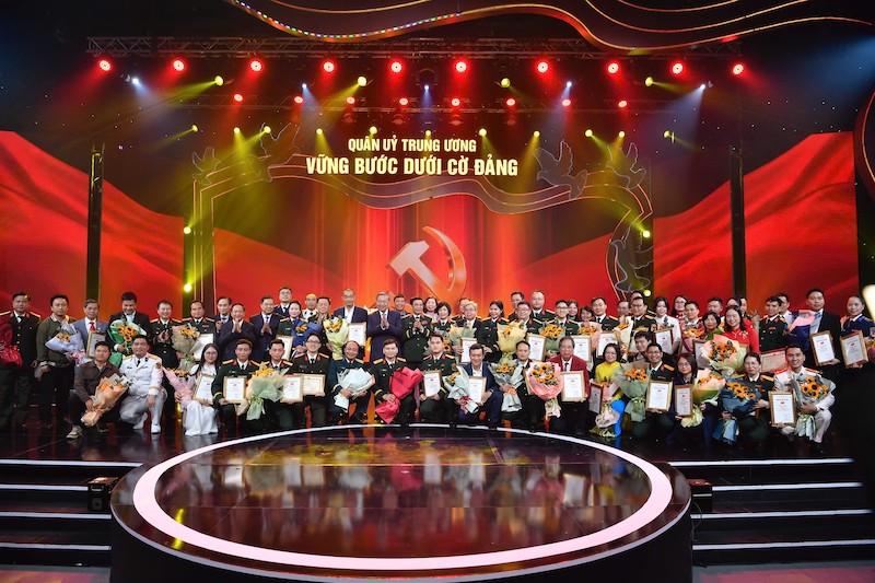 Trao giải cuộc thi báo chí viết về Đảng quang vinh, Bác Hồ vĩ đại với chủ đề 