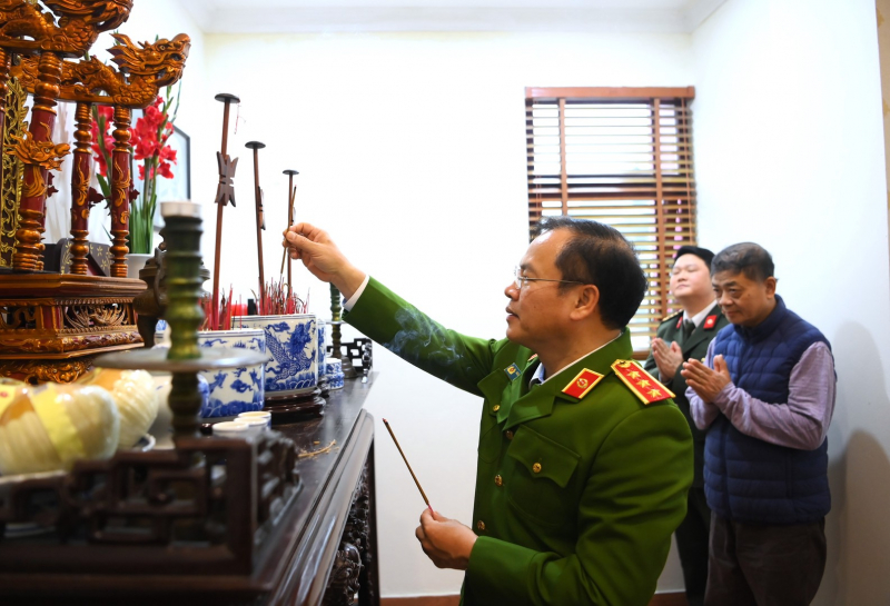 Thứ trưởng Nguyễn Văn Long thăm hỏi, tri ân các đồng chí nguyên lãnh đạo Bộ Công an và thân nhân gia đình cố lãnh đạo Bộ -0