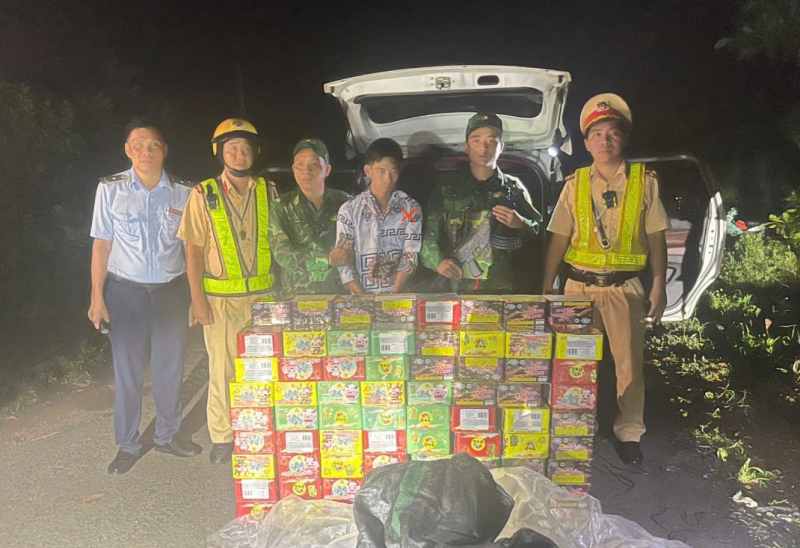 Quyết liệt chặn hàng lậu dịp cuối năm ở vùng biên giới -0