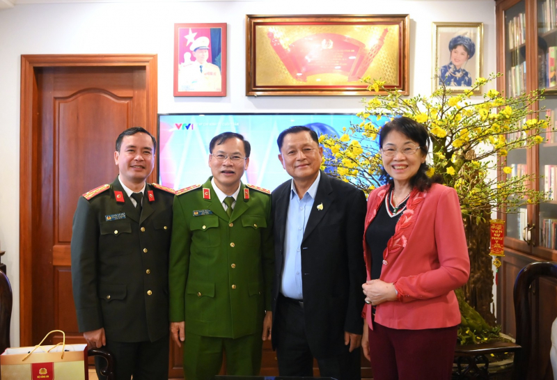 Thứ trưởng Nguyễn Văn Long thăm hỏi, tri ân các đồng chí nguyên lãnh đạo Bộ Công an và thân nhân gia đình cố lãnh đạo Bộ -0