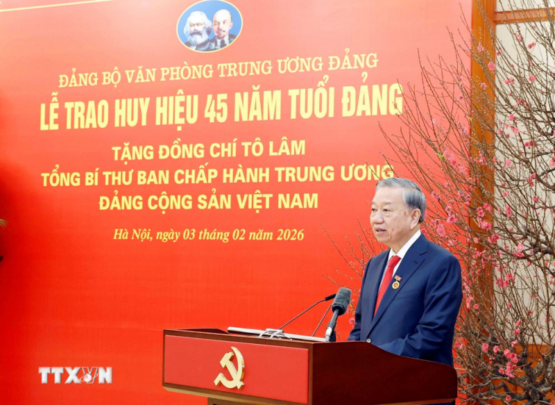 Trao Huy hiệu 45 năm tuổi Đảng tặng Tổng Bí thư Tô Lâm -0