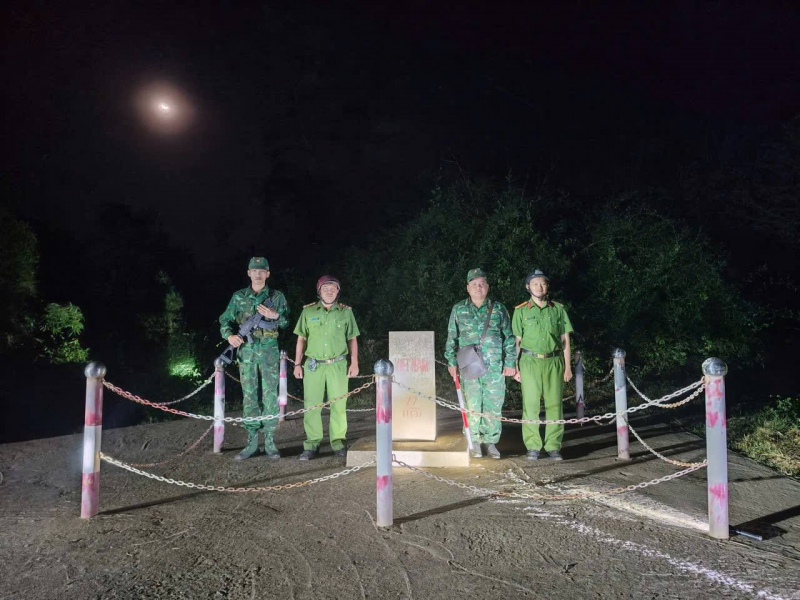 Quyết liệt chặn hàng lậu dịp cuối năm ở vùng biên giới -0